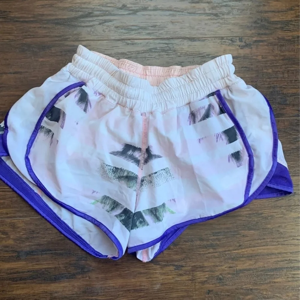 Lululemon Tracker V Limited Edition Shorts 6/S - Picture 8 of 9